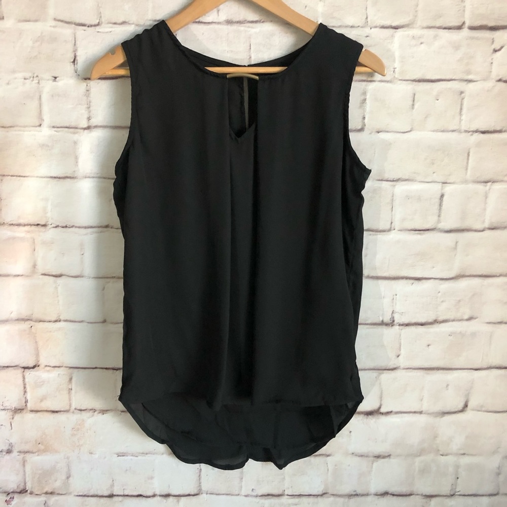Meaneor Black Tank NWT Unique Accent At The Neck M